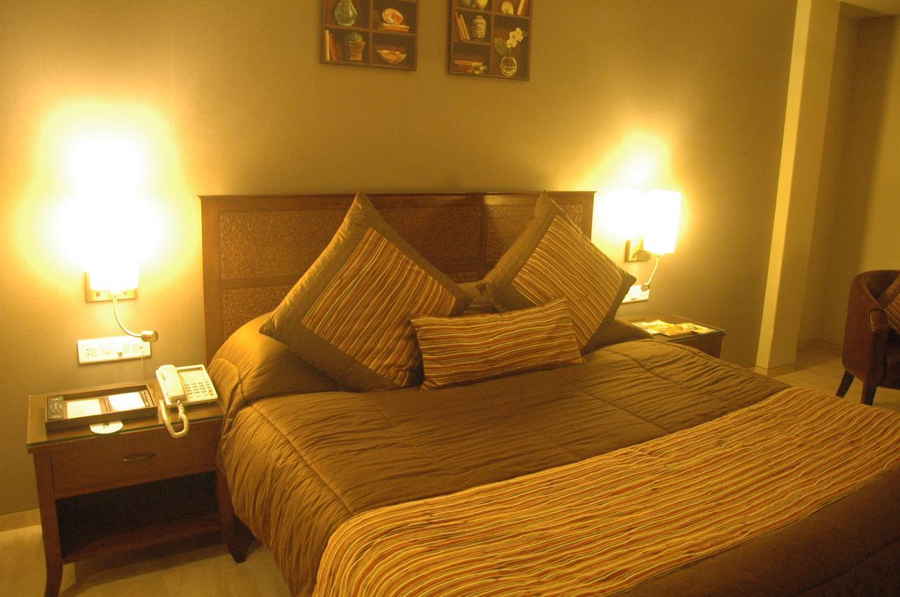 Juhu Residency Boutique Hotel Mumbai Exterior photo